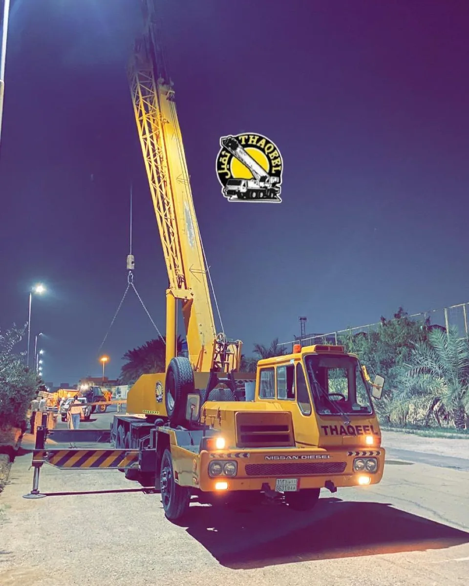معدات ثقيل في موقع مشروع — صورة 10